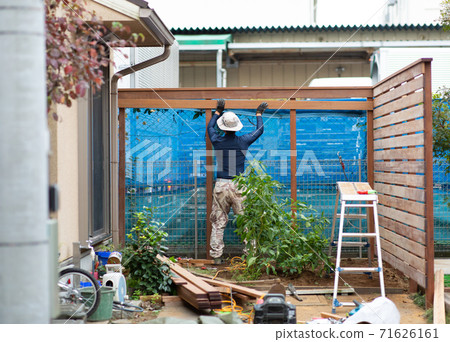 Carpenter making a fence Carpenter making a fence 71626161