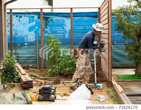 Carpenter making a fence Carpenter making a fence 71626170