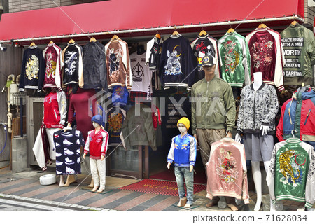 [神奈川縣]橫須賀Dobuban-dori服裝店 71628034