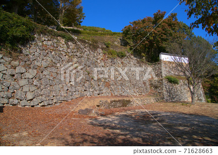 [日本的100座著名城堡]岡山縣寶城松山城三之丸和石垣集團塔卡約市 71628663