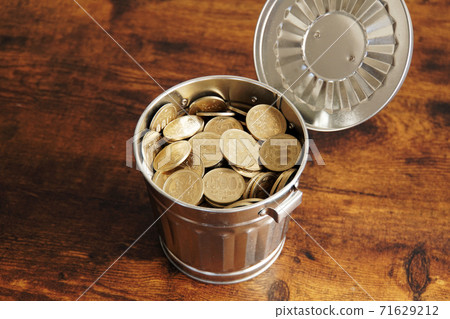 Coins in the trash 71629212