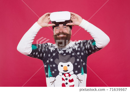 I see that others do not see. man wear virtual reality I see that others do not see. man wear virtual reality 71639987