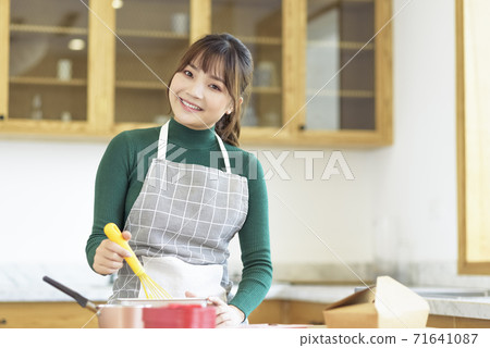 Woman Lifestyle Valentine's Day 71641087