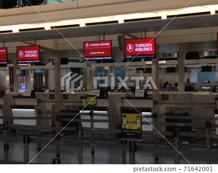 Turkish Airlines check-in counter (Haneda Airport) 71642001