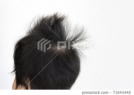 嬰兒的頭髮睡眠習慣（0歲，4個月大，女孩） 71643448