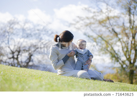 Holiday family 71643625