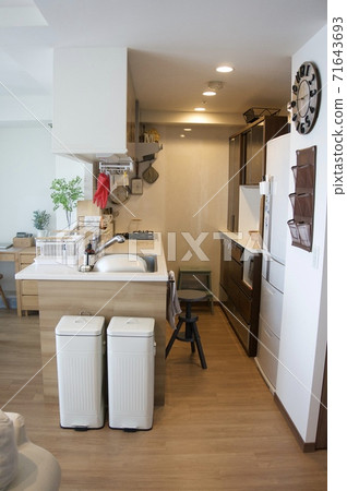 Photo of the interior kitchen of the condominium Photo of the interior kitchen of the condominium 71643693