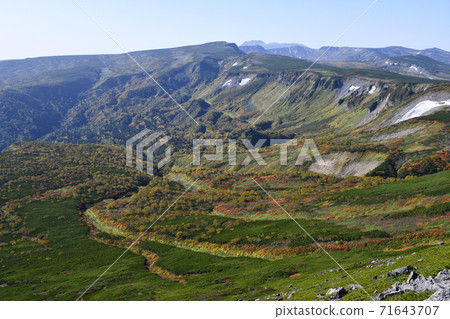 Autumn Takanegahara seen from Mt. Midori (Daisetsuzan, Hokkaido) Autumn Takanegahara seen from Mt. Midori (Daisetsuzan, Hokkaido) 71643707