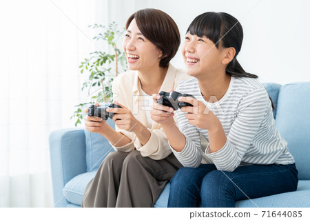 親子家庭家庭家庭母親母親女兒 71644085