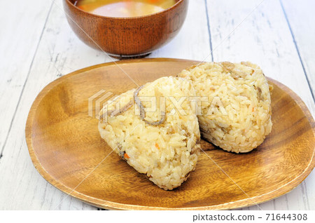 Chicken Gome Rice Ball 71644308
