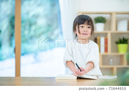Girls drawing Girls drawing 71644910