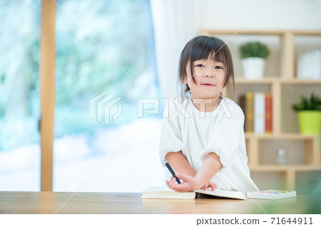 Girls drawing Girls drawing 71644911