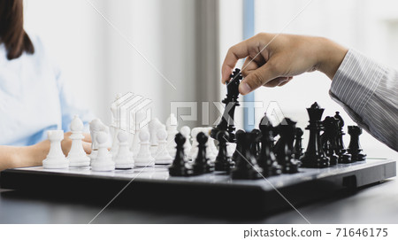 Business people are planning marketing strategies by analyzing the mechanisms and probability of the market by using chess to work, Playing chess for business concept. 71646175