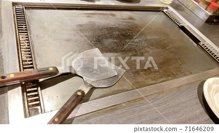 Okonomiyaki's iron plate 71646209