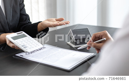 Real estate agent talked about the terms of the home purchase agreement and asked the customer to sign the documents to make the contract legally, Home sales and home insurance concept. Real estate agent talked about the terms of the home purchase agreement and asked the customer to sign the documents to make the contract legally, Home sales and home insurance concept. 71646981