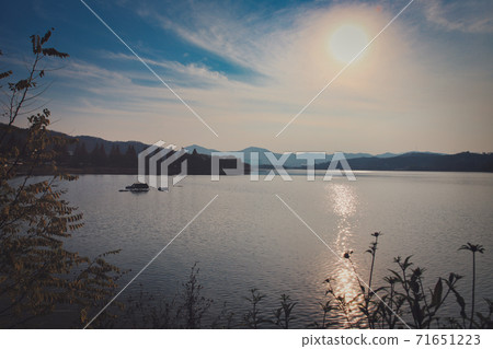 Let's feel the autumn atmosphere at Shinjeong Lake 71651223