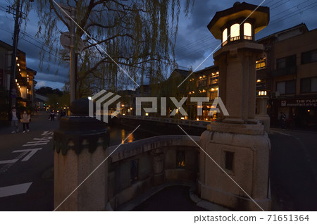 （兵庫縣）一之湯附近的城崎夜景 71651364