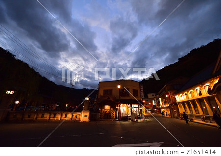 (Hyogo Prefecture) Scenery of Kinosaki Night view near Ichinoyu (Hyogo Prefecture) Scenery of Kinosaki Night view near Ichinoyu 71651414