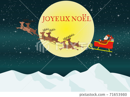在聖誕節和月光下的夜晚,聖誕老人JOYEUX NOEL騎著馴鹿雪橇在群山之上的星空下飛行 在聖誕節和月光下的夜晚,聖誕老人JOYEUX NOEL騎著馴鹿雪橇在群山之上的星空下飛行 71653980