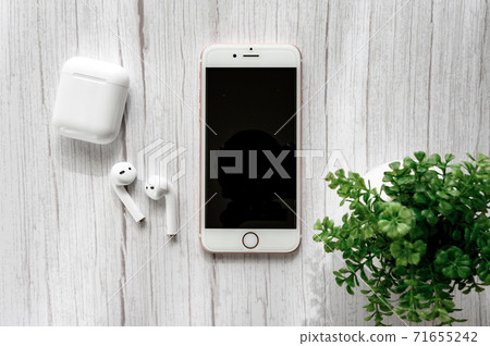 Enjoy music with wireless earphones 71655242