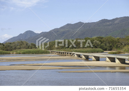 Inoue Bridge over the Ibi River in Izumo City, Shimane Prefecture 71655354