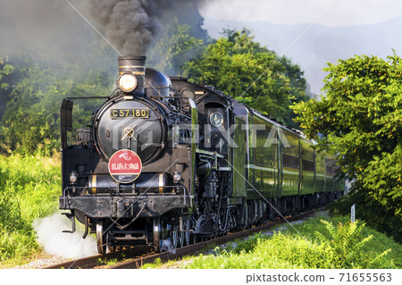 SL Banetsu Monogatari在福島縣北田市的新鮮綠色Iwanetsu West線上行駛 71655563