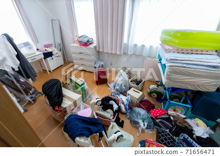 垃圾房換衣服 垃圾房換衣服 71656471