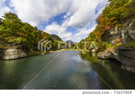 View from the suspension bridge 71657009