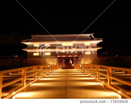 金澤城公園的三門和三門橋 金澤城公園的三門和三門橋 71658808