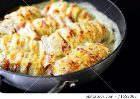 Croque Monsieur Hasselback Potatoes. Croque Monsieur Hasselback Potatoes. 71659068