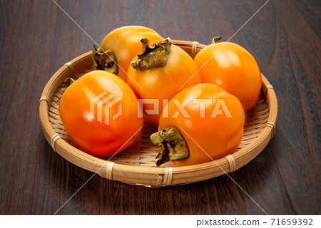 Saijo persimmon of fruit 71659392