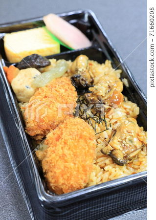 Delicious oyster lunch 71660208