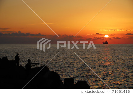 Evening view of Mikuni Sunset Beach (Mikuni Town, Sakai City, Fukui Prefecture) 71661416