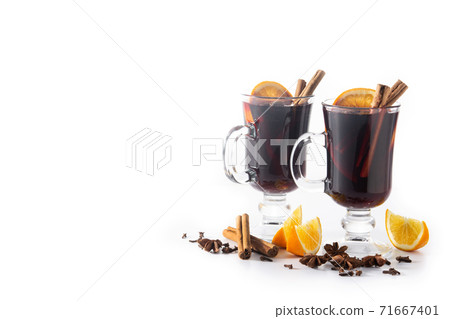 Traditional mulled wine with spices Traditional mulled wine with spices 71667401