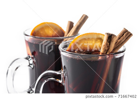 Traditional mulled wine with spices Traditional mulled wine with spices 71667402