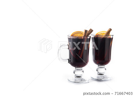 Traditional mulled wine with spices 71667403
