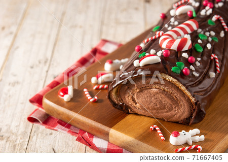 Chocolate yule log christmas cake Chocolate yule log christmas cake 71667405