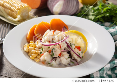 Traditional peruvian ceviche with fish, sweet potato, corn and vegetables 71667420