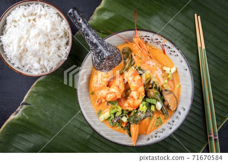 Traditional Thai kaeng phet red curry with king prawns and rice Traditional Thai kaeng phet red curry with king prawns and rice 71670584