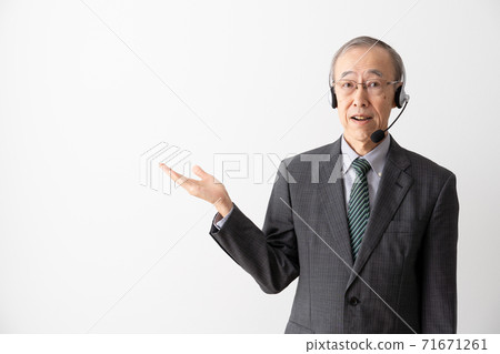 Operator senior businessman Operator senior businessman 71671261
