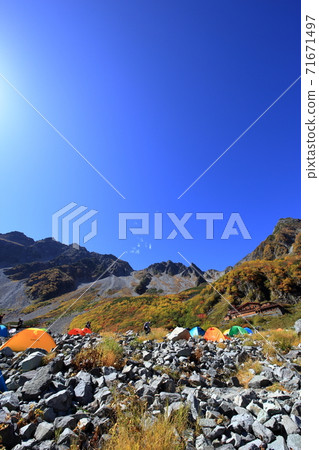 Scenery of Karasawa Cirque's tent area in autumn colors (October Matsumoto City, Nagano Prefecture) Scenery of Karasawa Cirque's tent area in autumn colors (October Matsumoto City, Nagano Prefecture) 71671497