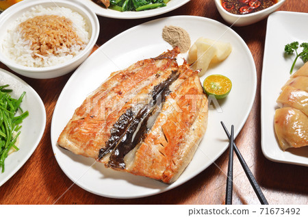 Fried milkfish belly Fried milkfish belly 71673492