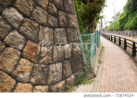 學校坡 71674524