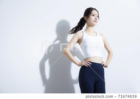 Female athlete sports 71674839