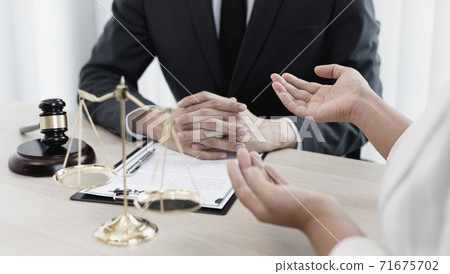 Attorneys or consultants work in the courtroom and negotiate with clients or complainants who want justice in corporate fraud cases, Litigation and justice concept. Attorneys or consultants work in the courtroom and negotiate with clients or complainants who want justice in corporate fraud cases, Litigation and justice concept. 71675702