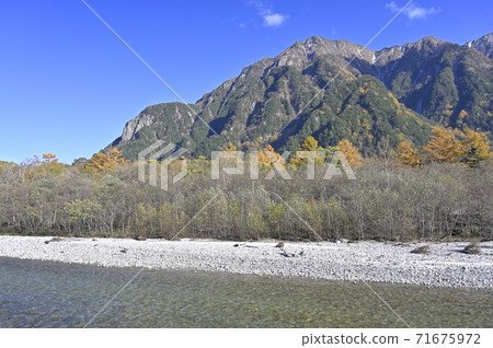 Kamikochi (Azusa River and Roppyakusan) 71675972