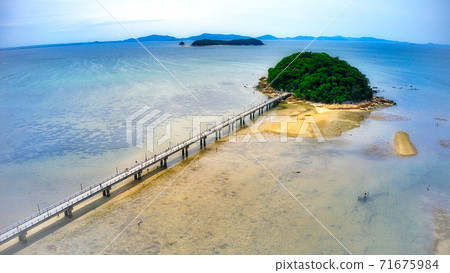 被指定為國家級自然紀念館的Gamagun市“ Takeshima”符號無人機從空中拍攝 71675984