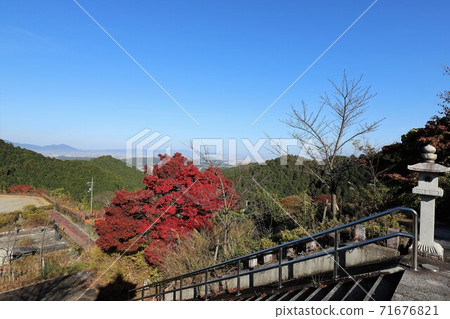 Autumn leaves at Tsubosaka-dera Temple in Nara Prefecture Autumn leaves at Tsubosaka-dera Temple in Nara Prefecture 71676821