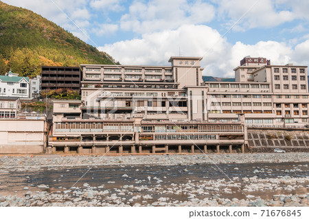 [下野溫泉町和飛ida河在紅葉] 71676845