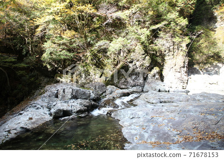 Autumn valley Autumn valley 71678153